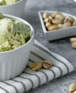 Helado artesanal de pistacho elaborado en IFHA Labs