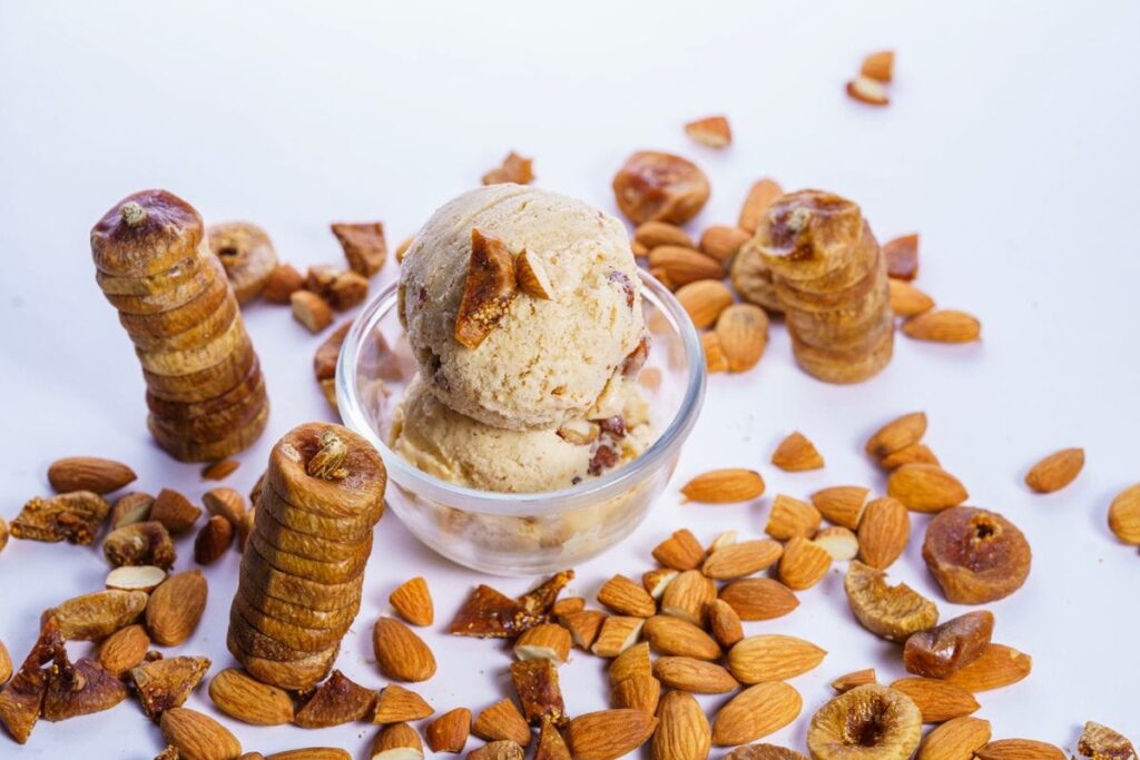 Helado artesanal de dulce de leche en tonos caramelo